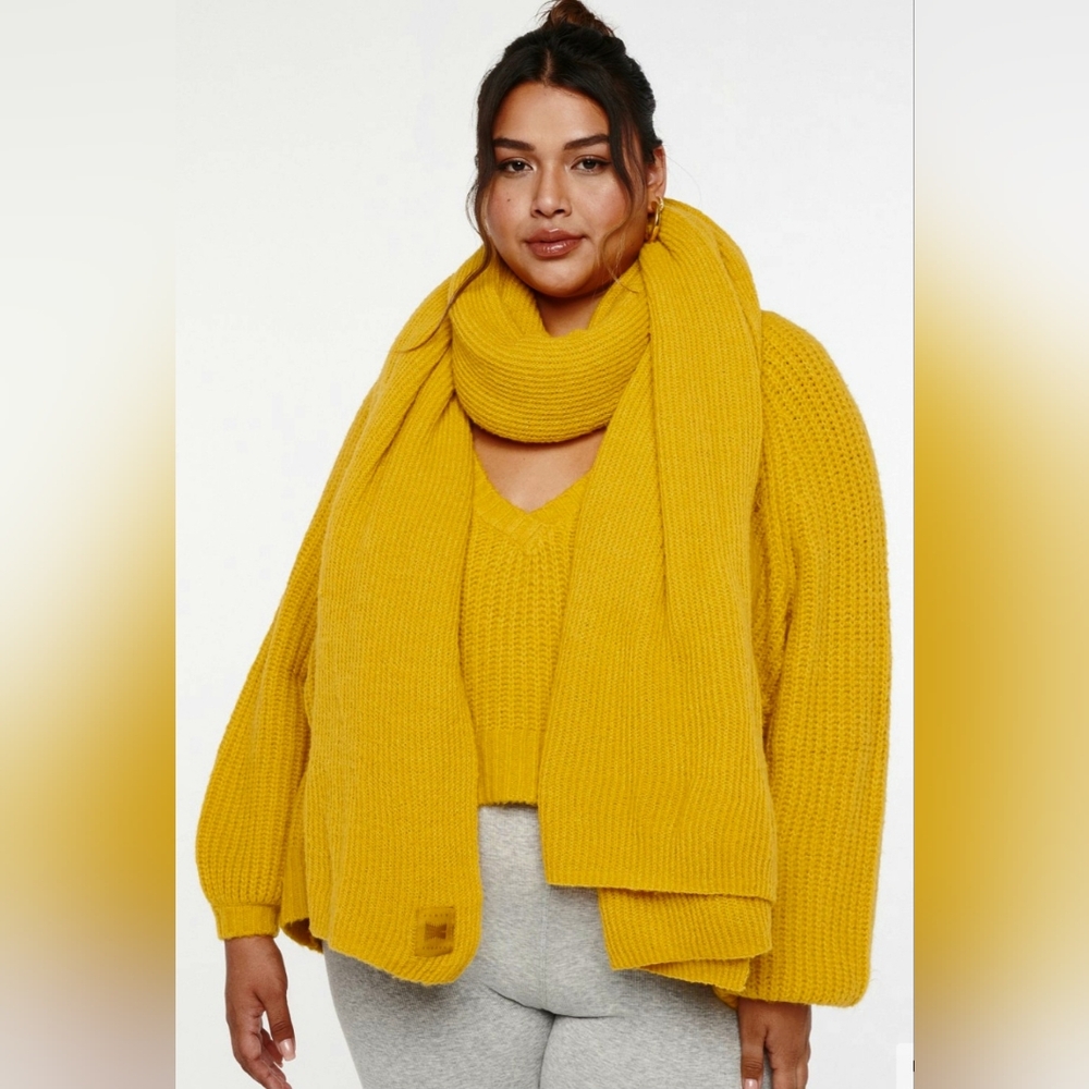 Savage X Fenty Fuzzy Glove and scarf set - Picture 3 of 6
